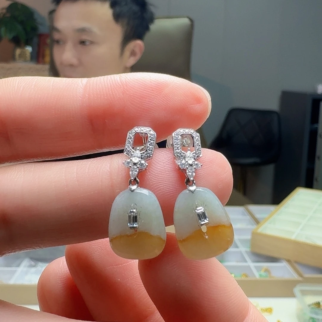 翡翠18K金镶嵌耳饰天然