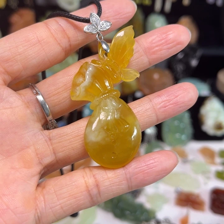 蛇纹石玉未镶嵌吊坠(赠链)