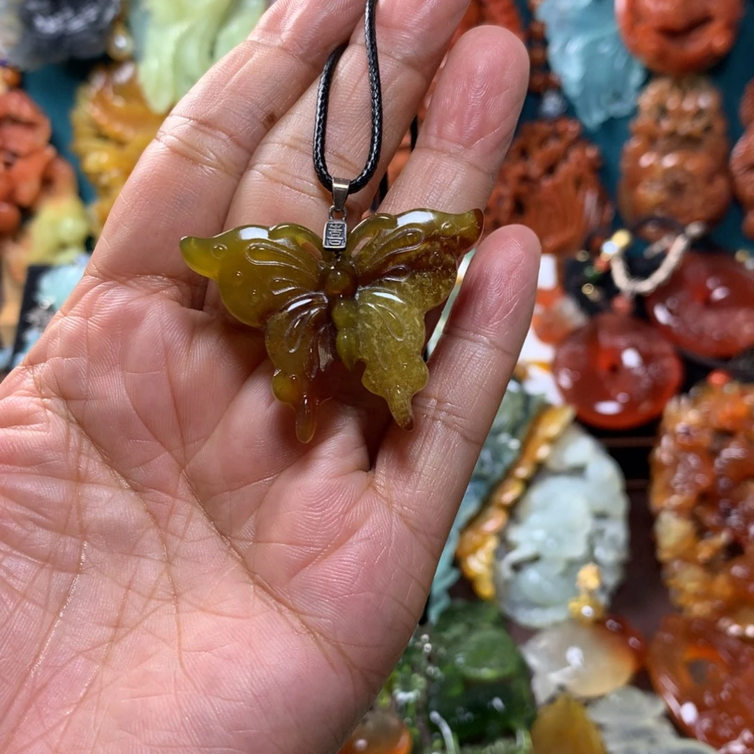 蛇纹石玉挂坠未镶嵌