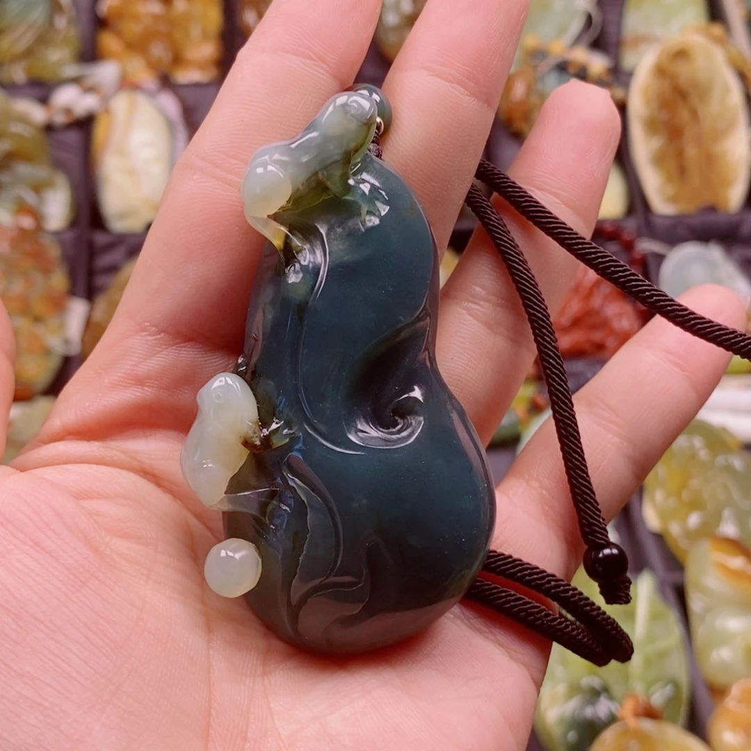 蛇纹石玉未镶嵌颈饰