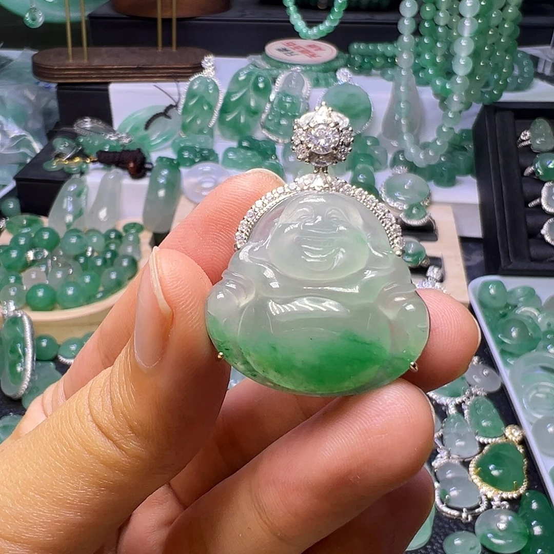 石英质玉（非洲翠）未镶嵌颈饰