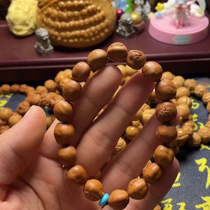 龙纹桃核雕刻瑕疵百福