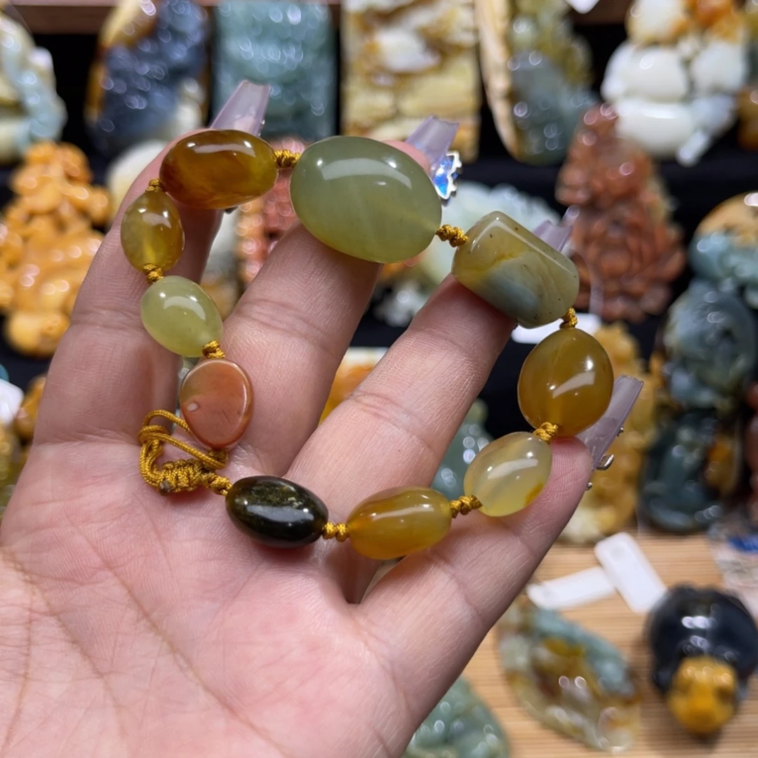蛇纹石玉未镶嵌颈饰