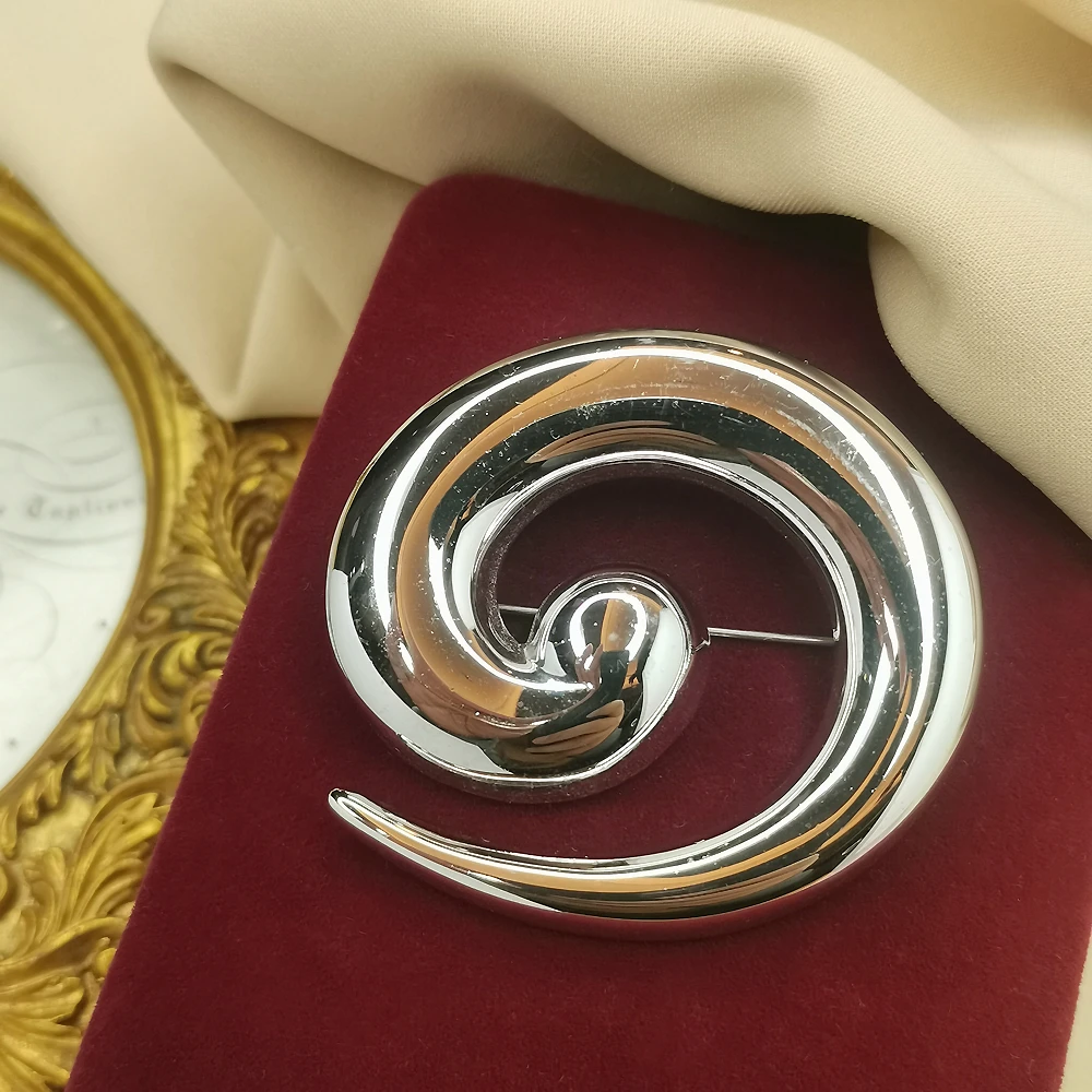 MONET经典海报款银色旋涡胸针[2501061-016]