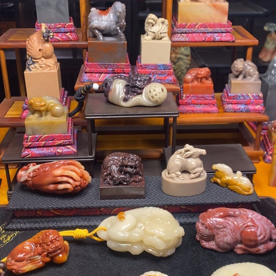 寿山石印石哈哈红红火火