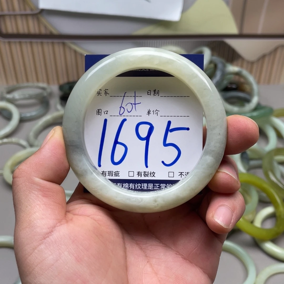 岫玉手镯手镯未镶嵌