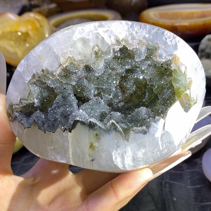 未镶嵌珠宝半成品水晶绿芽软奇石洞