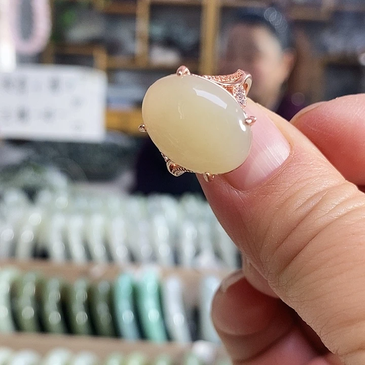 和田玉未镶嵌戒指