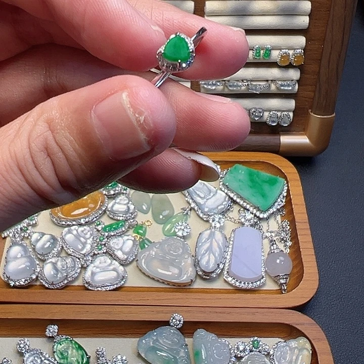 翡翠未镶嵌戒指戒指