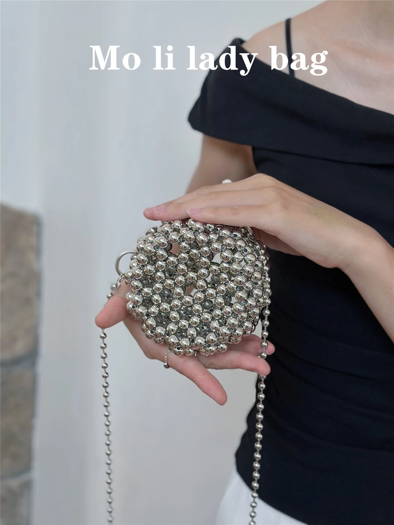 25春夏小众手工高级金属感圆形编织爱心串珠口红包包长链条mini包