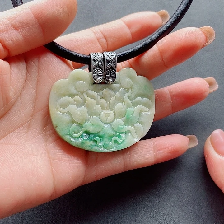 丁***麻翡翠未镶嵌颈饰666