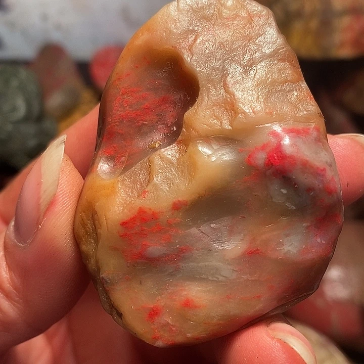 昌化石流*人浙江昌化鸡血石原石手玩件