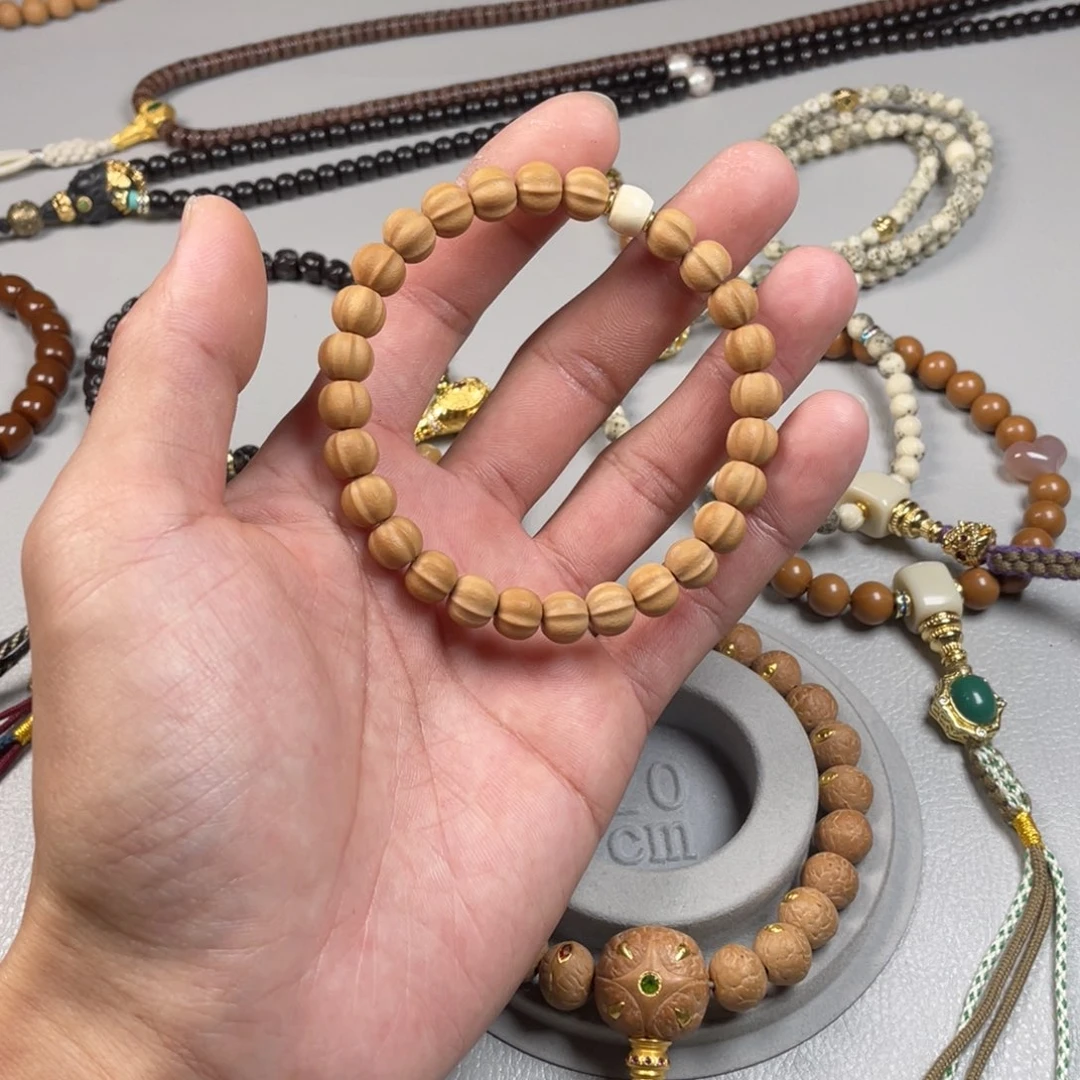 猴头核桃吊坠。。。。。。。。。。。。。。