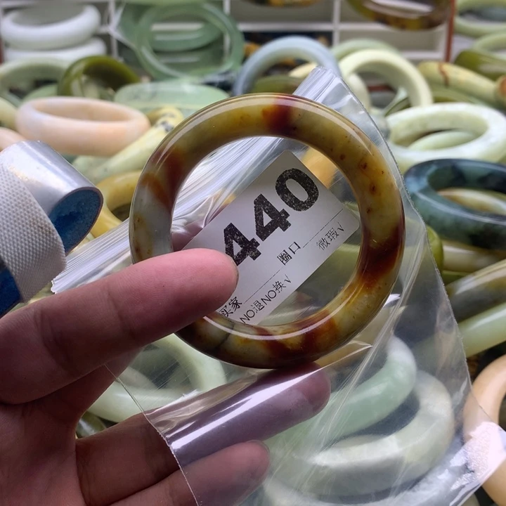 哇***塞蛇纹石玉未镶嵌手镯