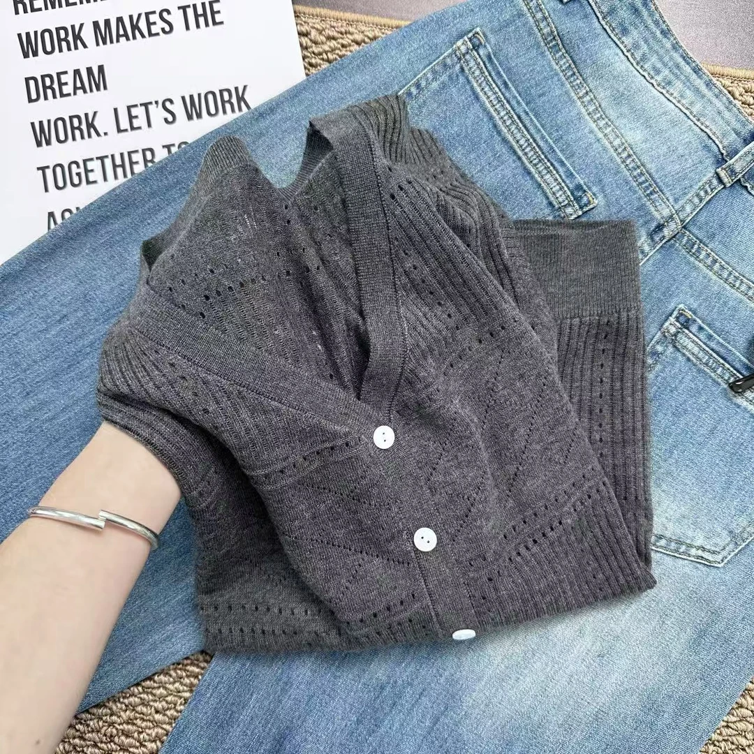 飞飞家 欧洲站高货~气质显白 条孔设计百搭显贵气针织衫T042灰