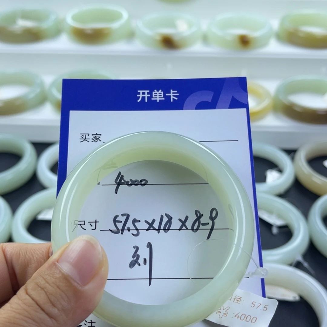 绵***雨和田玉未镶嵌手镯