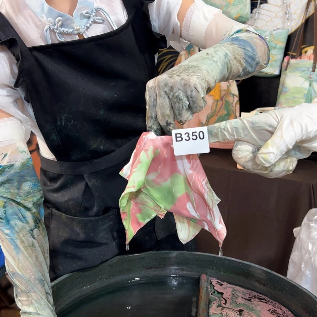 350桃红柳绿缎面发圈