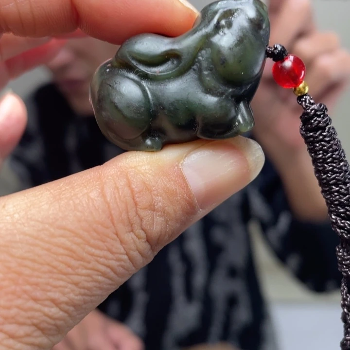 和田玉未镶嵌把件