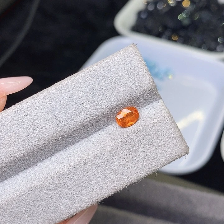 石榴石（芬达石）裸石未镶嵌0.77