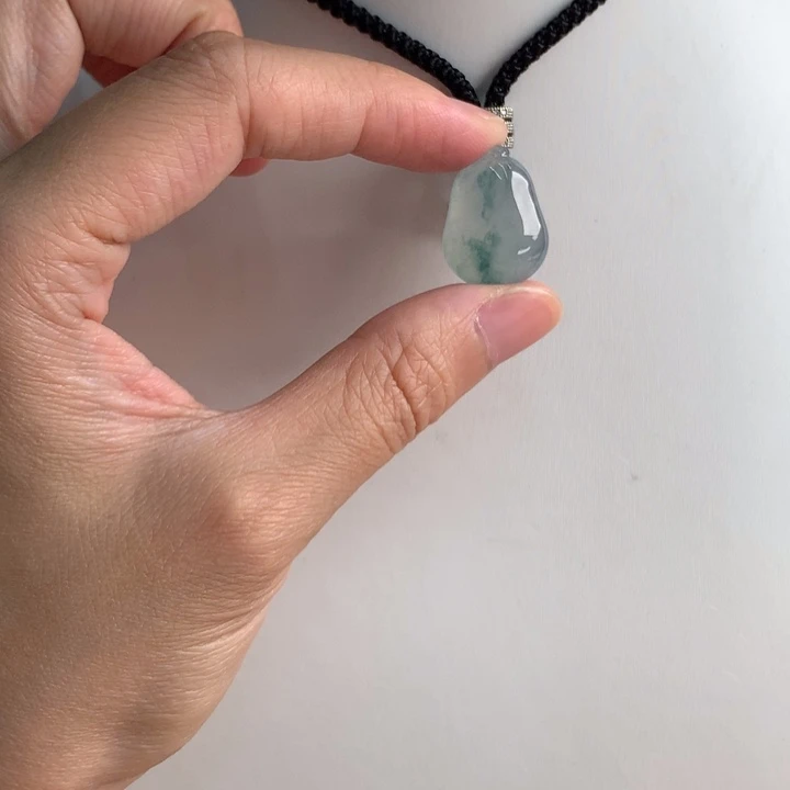 翡翠未镶嵌颈饰….