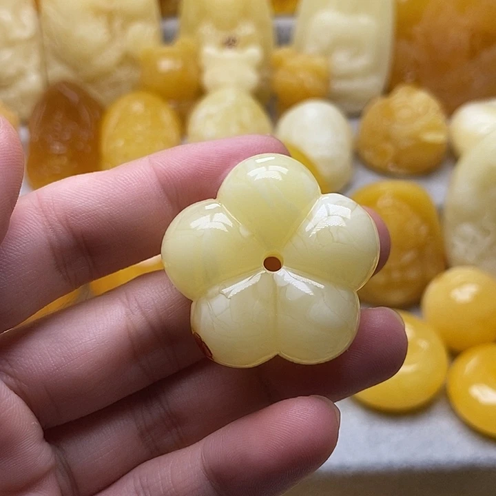 琥珀颈饰未镶嵌琥珀蜜蜡吊坠