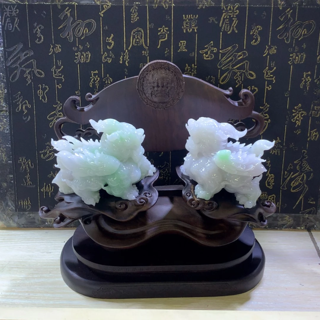 拉***斯翡翠未镶嵌摆件貔貅