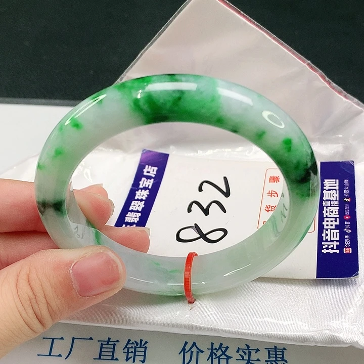 翡翠手镯未镶嵌翡翠