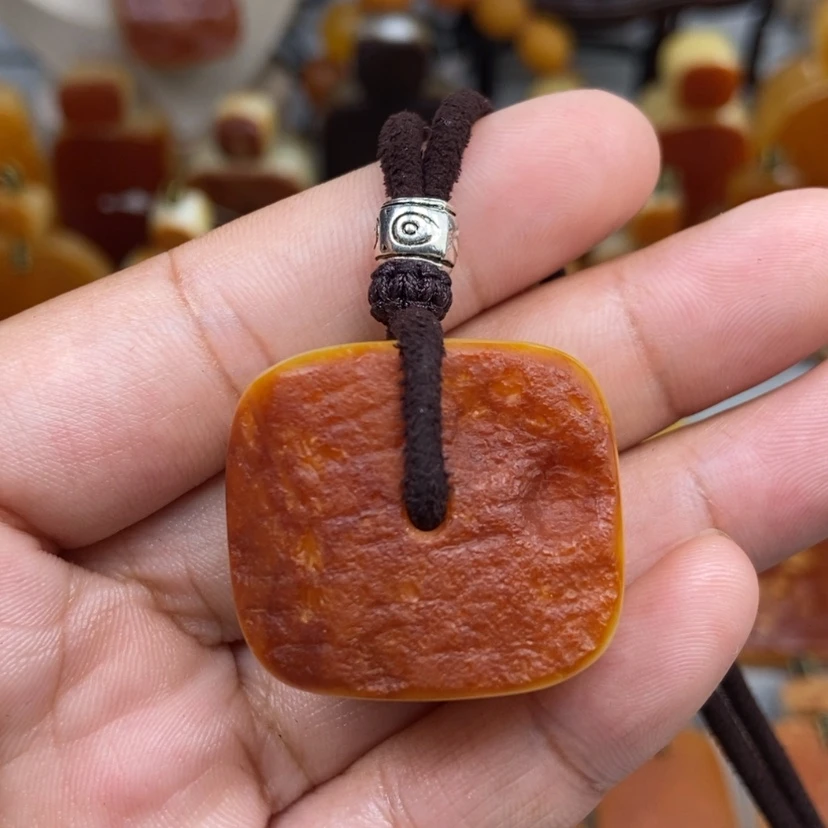 【闪购商品】琥珀颈饰未镶嵌