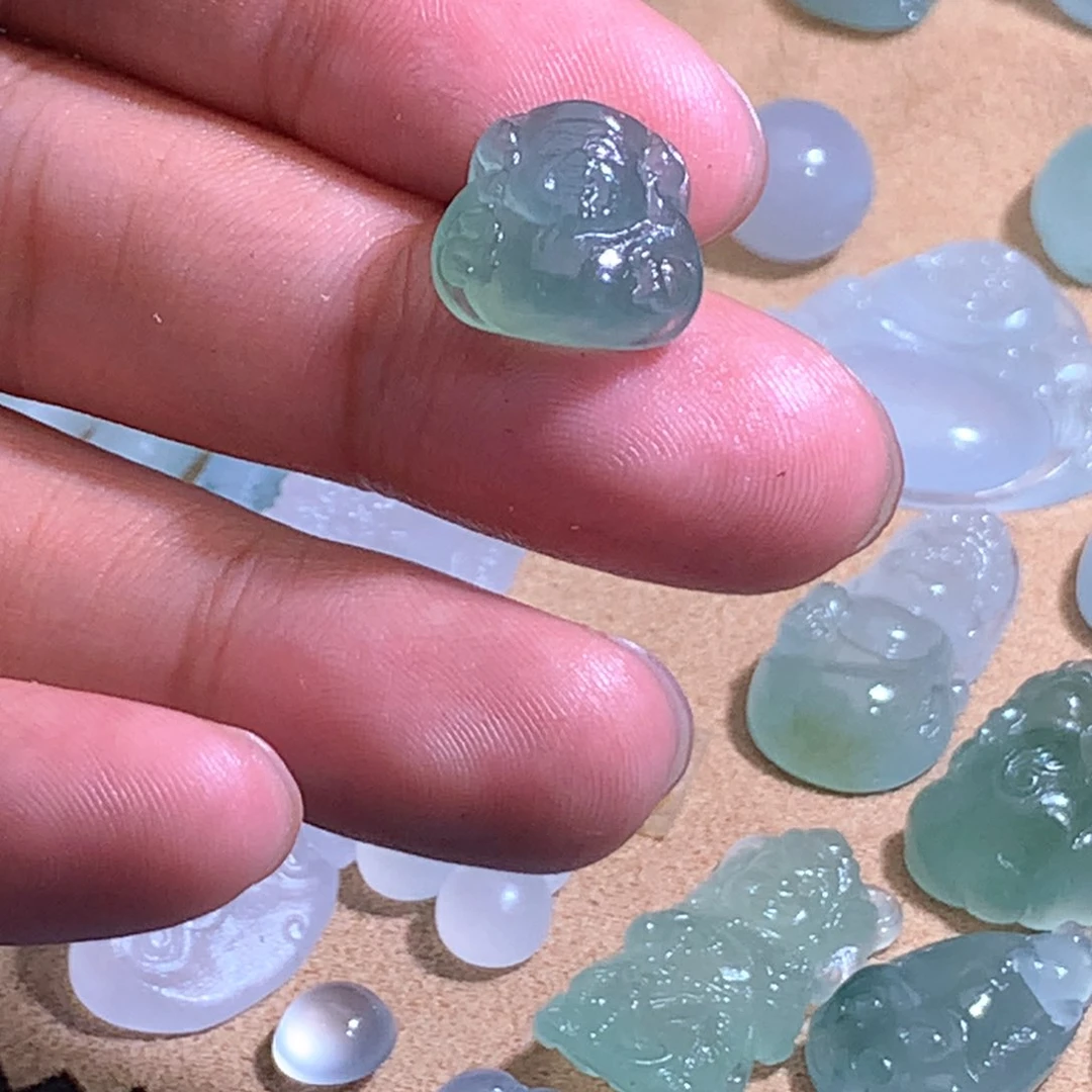 翡翠未镶嵌颈饰新