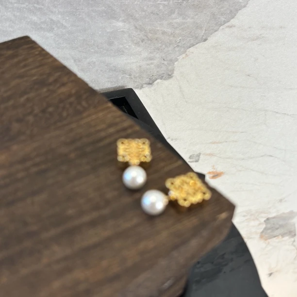 铜合金仿珍珠耳饰 黄镂空方形耳环EH3024