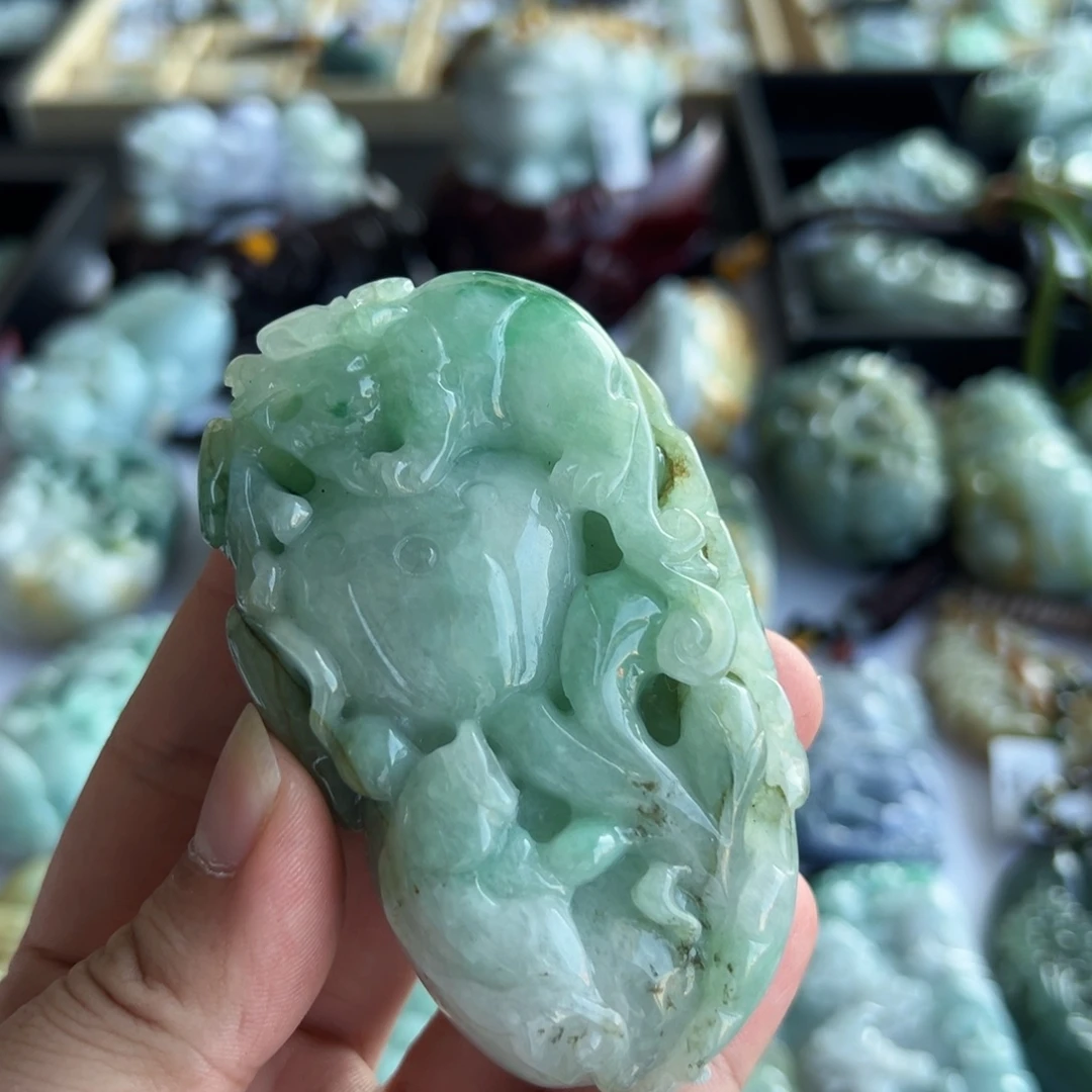 翡翠未镶嵌颈饰挂件