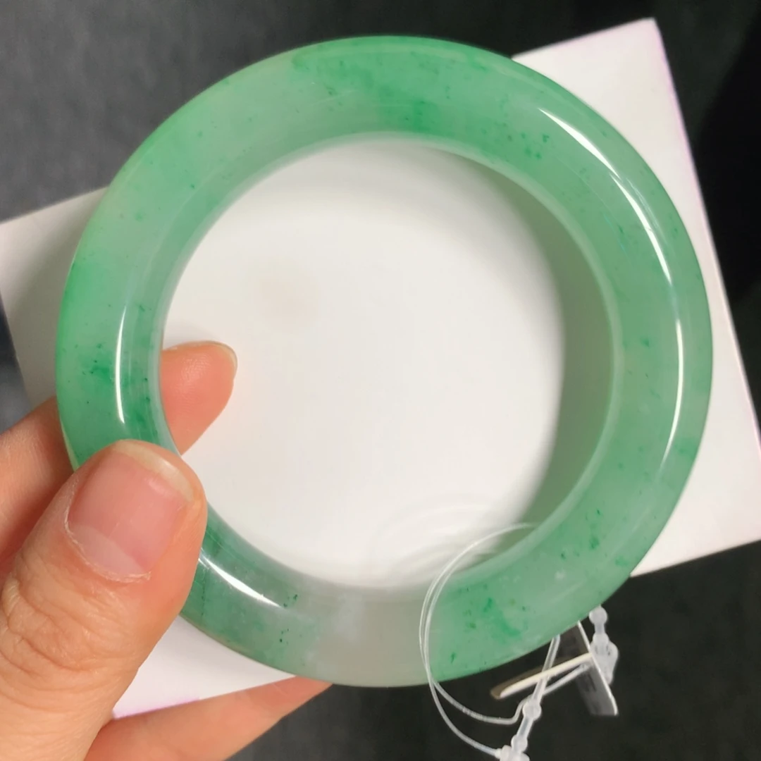 石英质玉（非洲翠）未镶嵌手镯