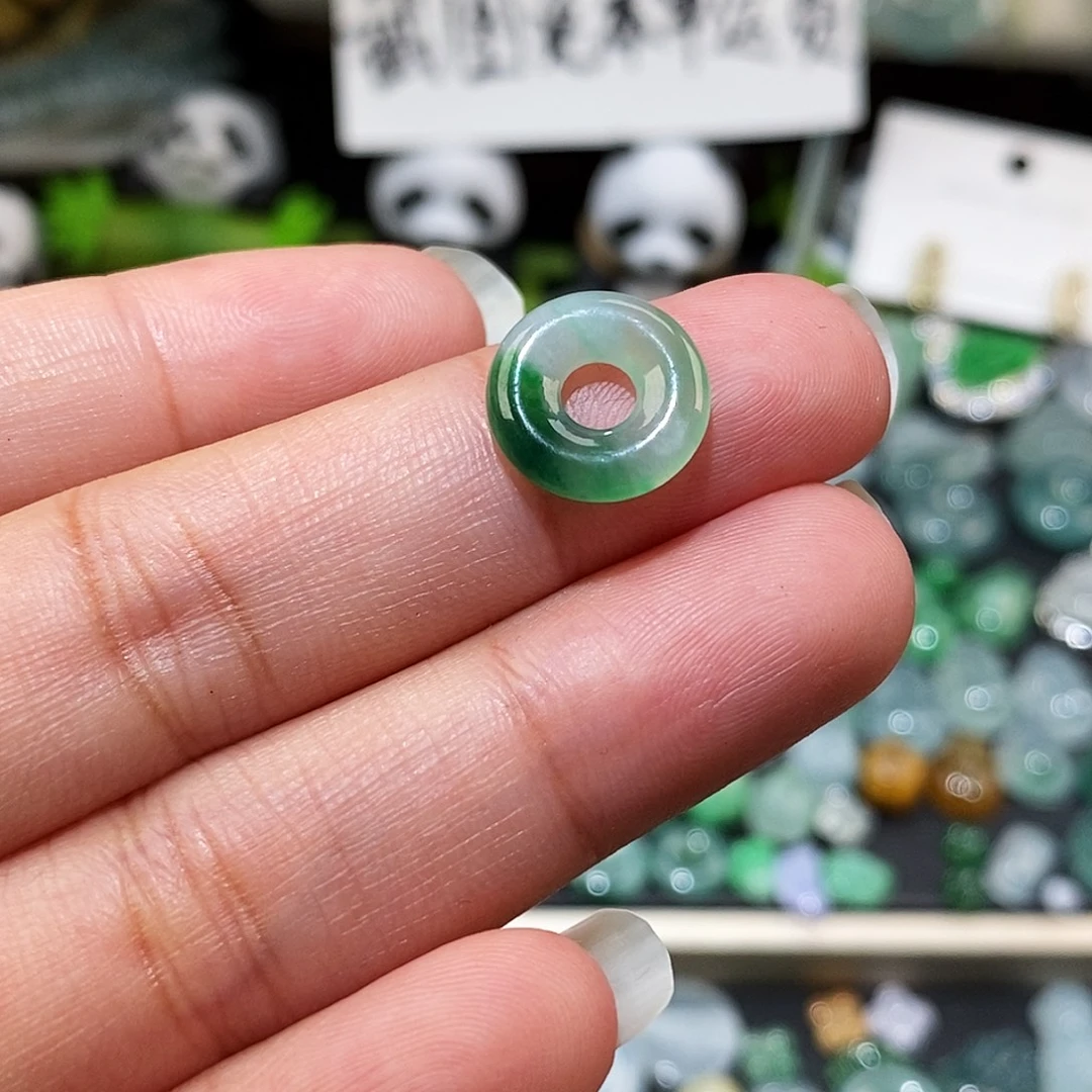 翡翠未镶嵌颈饰飘花甜甜圈