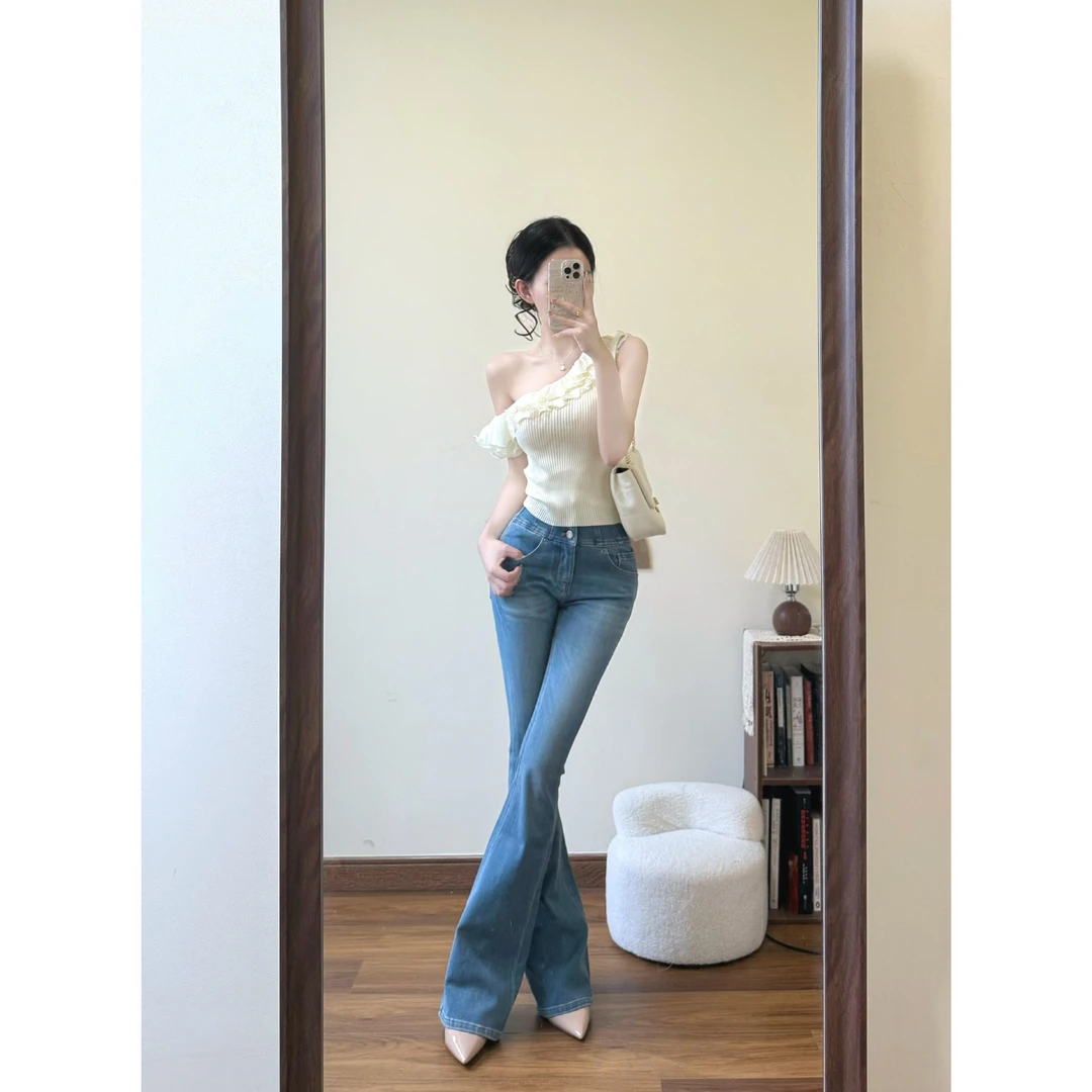 辣妹木耳边斜肩纯色收腰百搭上衣高腰直筒牛仔裤两件套