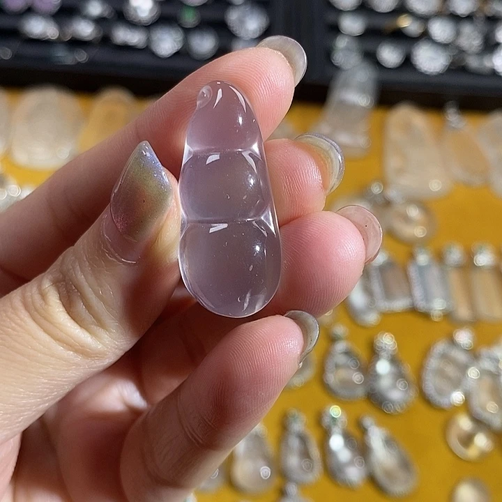 石英质玉未镶嵌颈饰