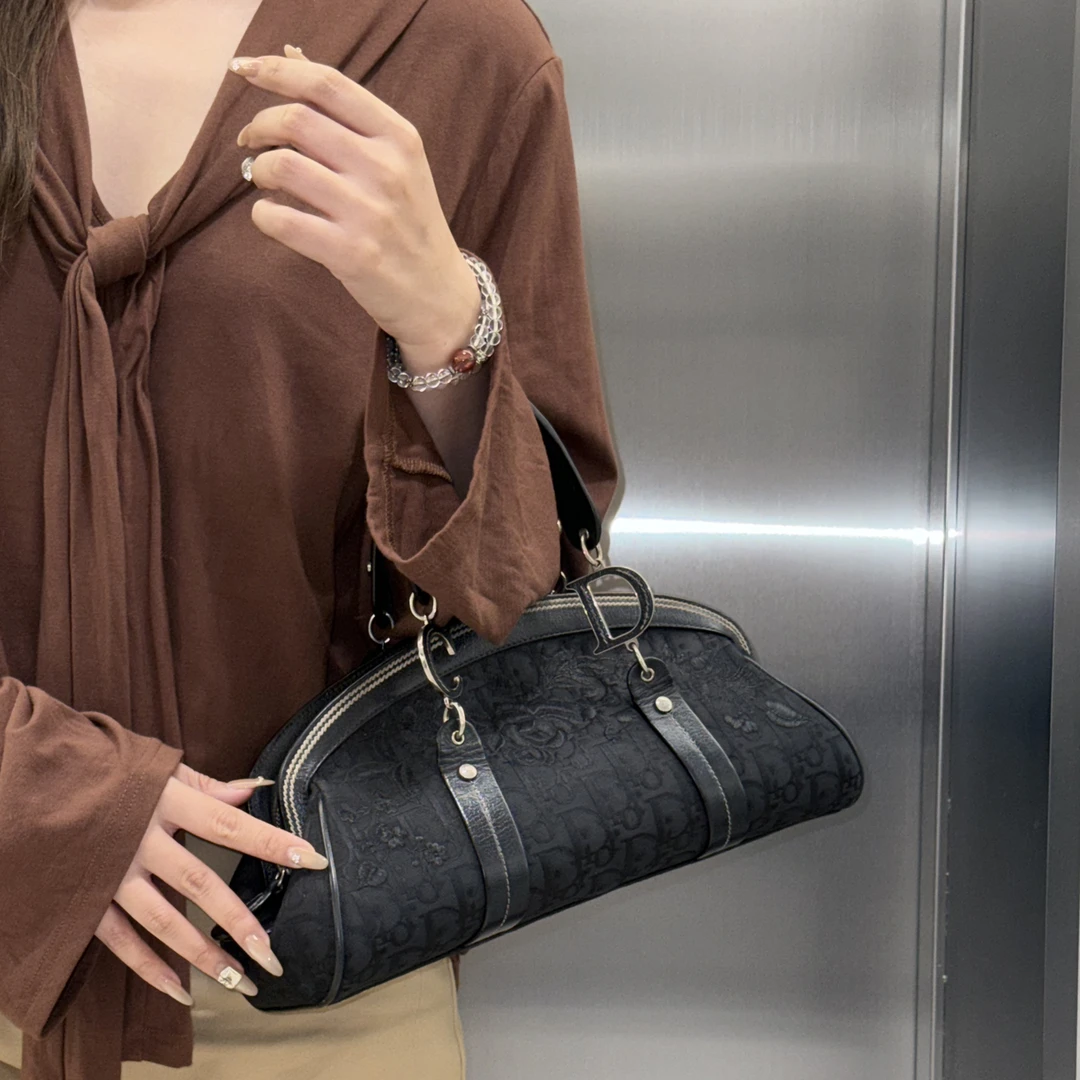 95新 DIOR/迪奥 黑色刺绣手提包
