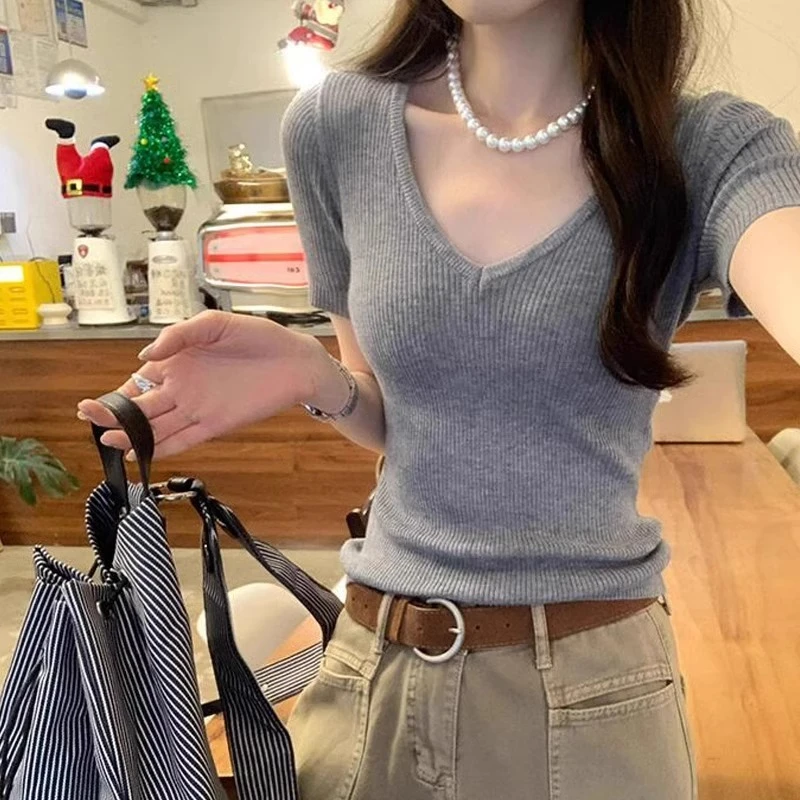 芯娇晴欧货基础款V领正肩短袖t恤女装针织衫夏季2025新款短款上衣