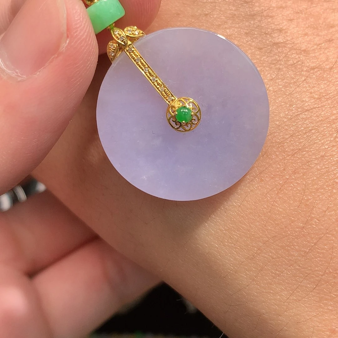 翡翠18K金镶嵌颈饰