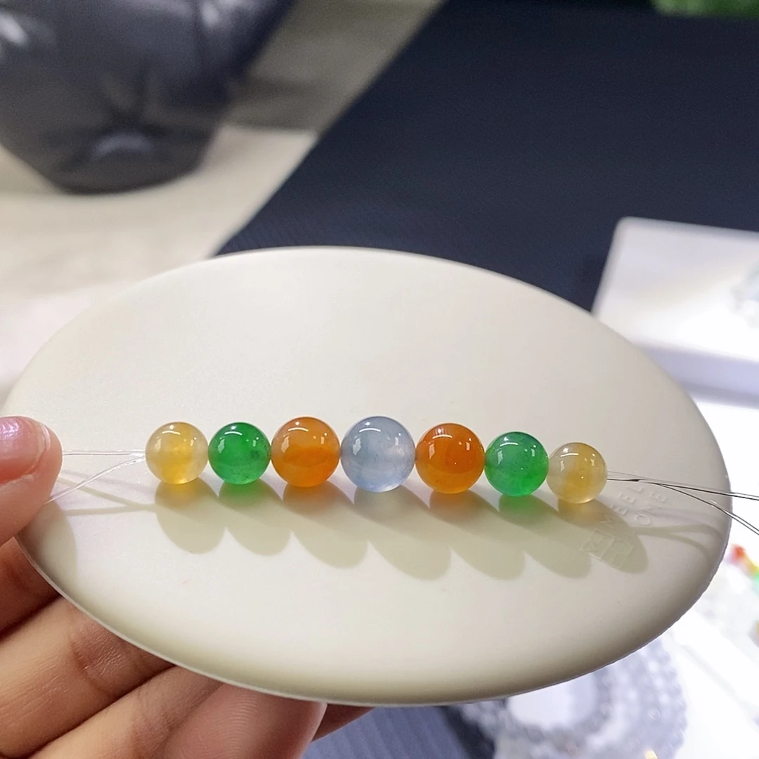 翡翠挂件未镶嵌一手珠珠