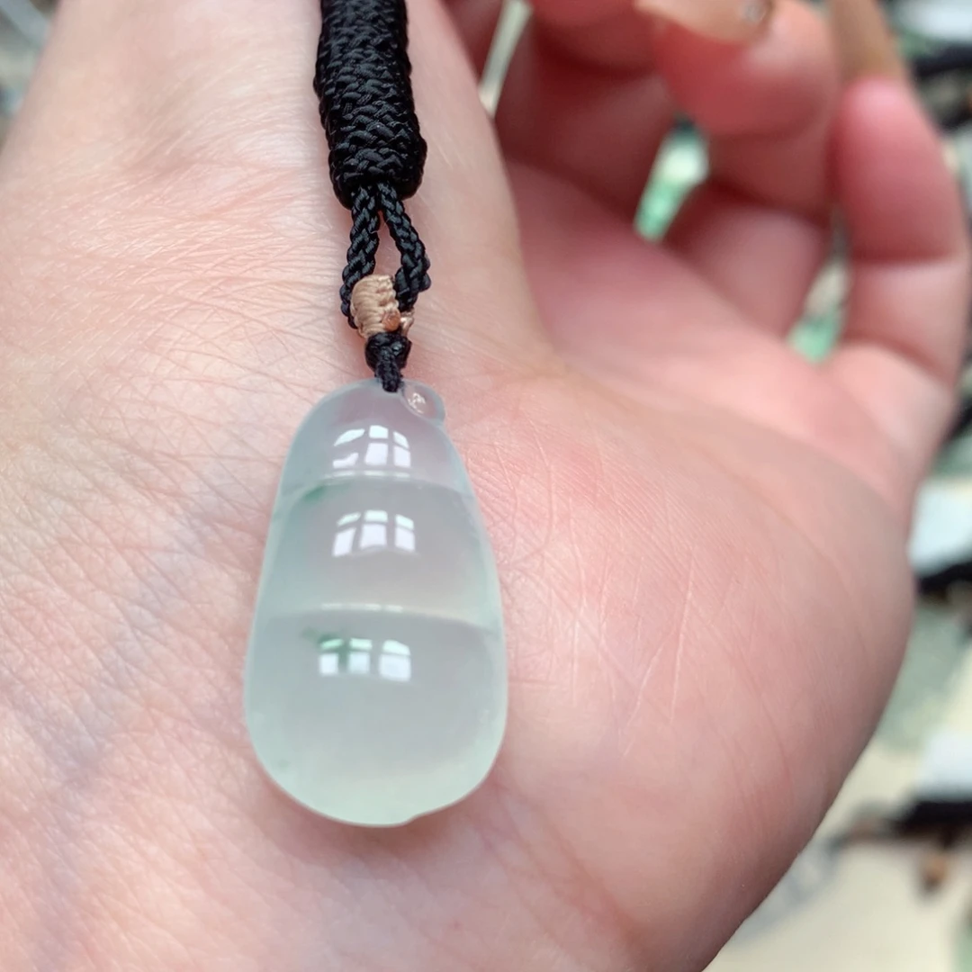 翡翠未镶嵌颈饰豆子