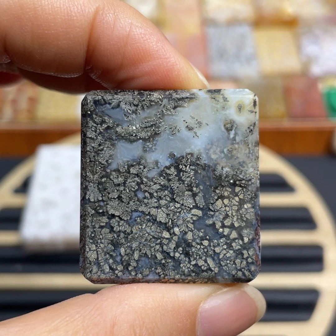 硅化玉未镶嵌颈饰K9