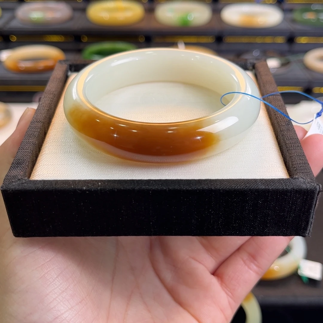 和田玉未镶嵌手镯红油糖