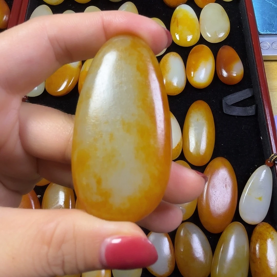 悟***墨和田玉未镶嵌颈饰