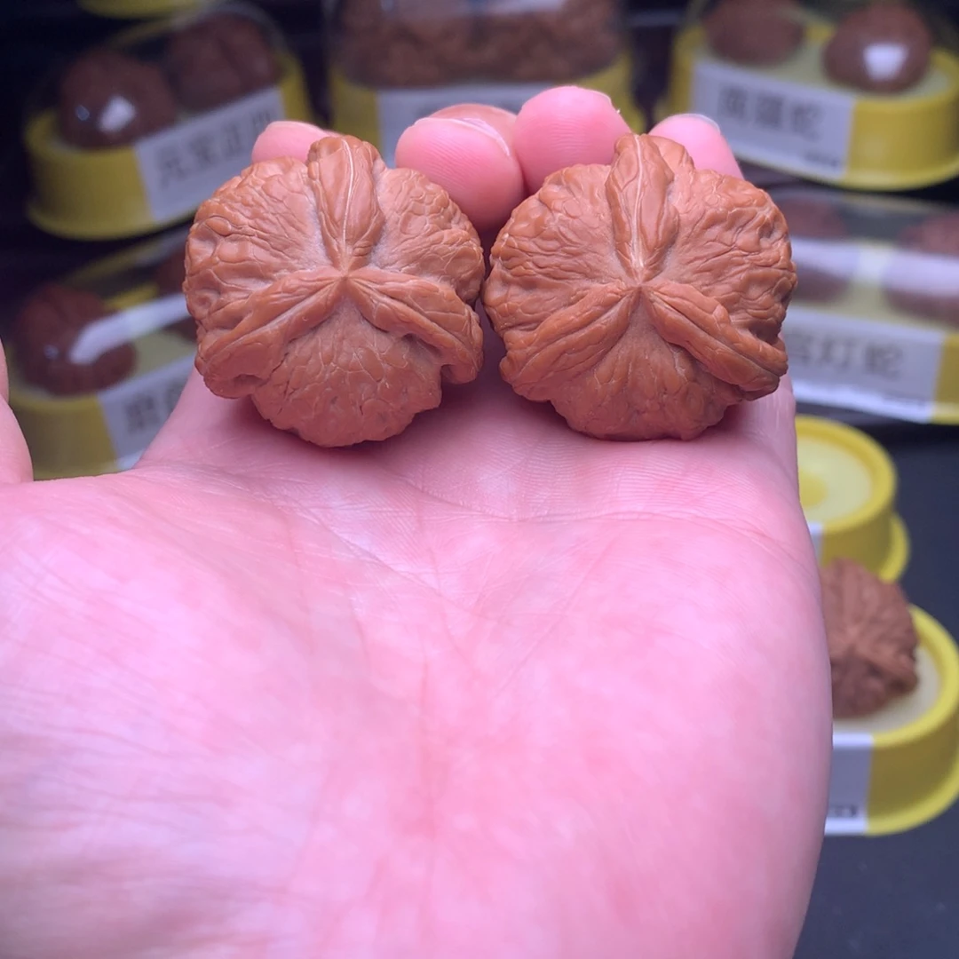 文玩核桃吊坠元宝奔