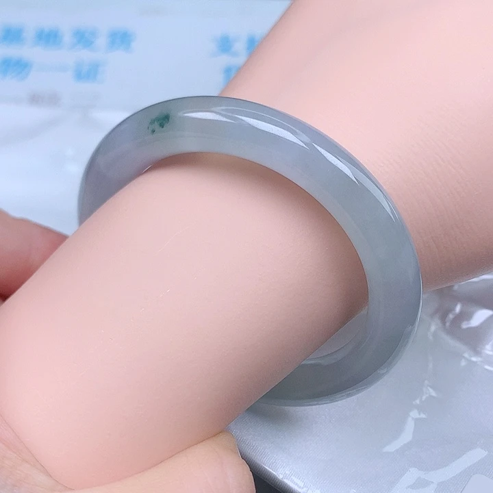 未镶嵌手镯（圆镯）翡翠天然