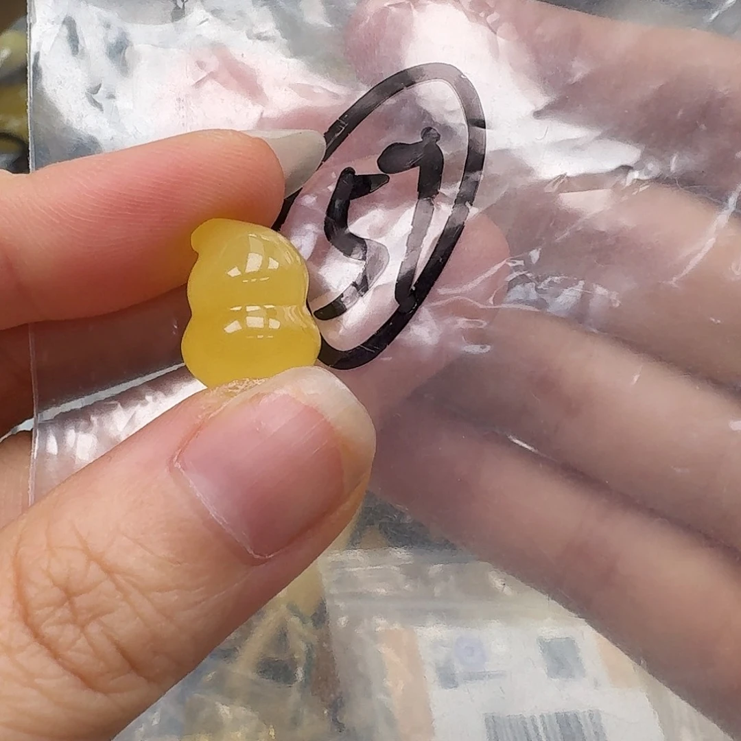 未镶嵌琥珀珠宝奇石