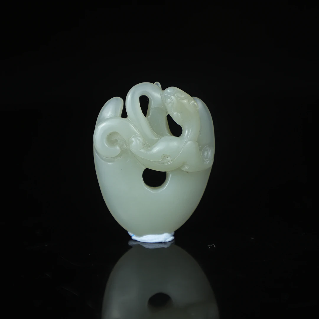 TCWWA09016民国和田白玉螭龙纹鸡心挂件