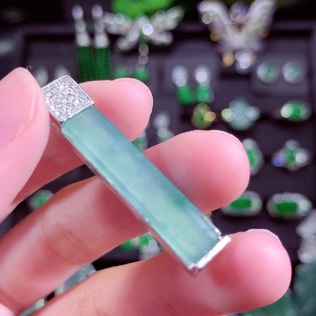 颈饰未镶嵌翡翠天然