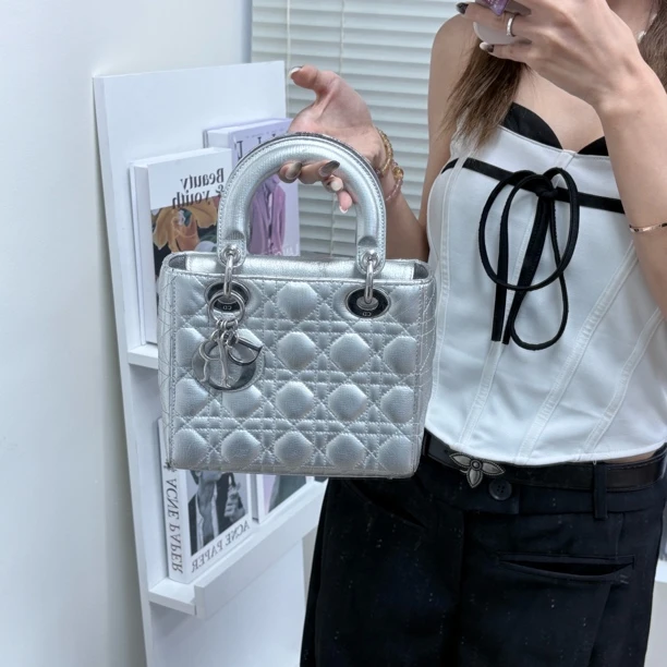 95新 DIOR/迪奥 银色单肩戴妃包四格