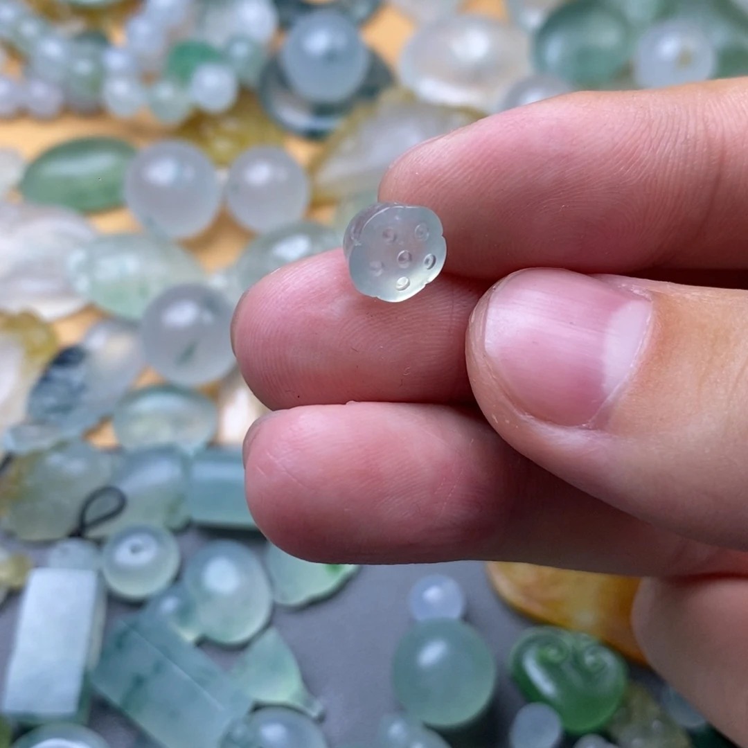 定制翡翠未镶嵌挂件